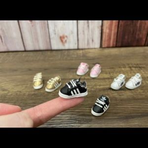 Miniature sneakers, dolls sneakers
